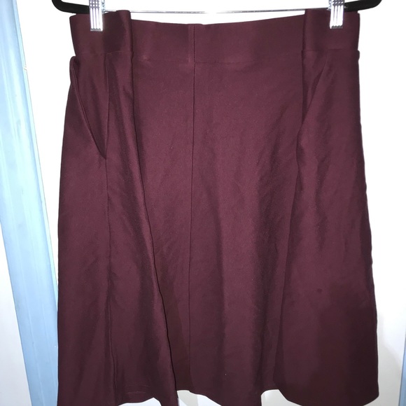Torrid 4 Burgundy Ponte Skater Skirt - Picture 4 of 6